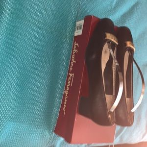 Made in ITALY Salvatore Ferragamo Women 7.5 AA Beta Pump Black Netro Calf Shoe.